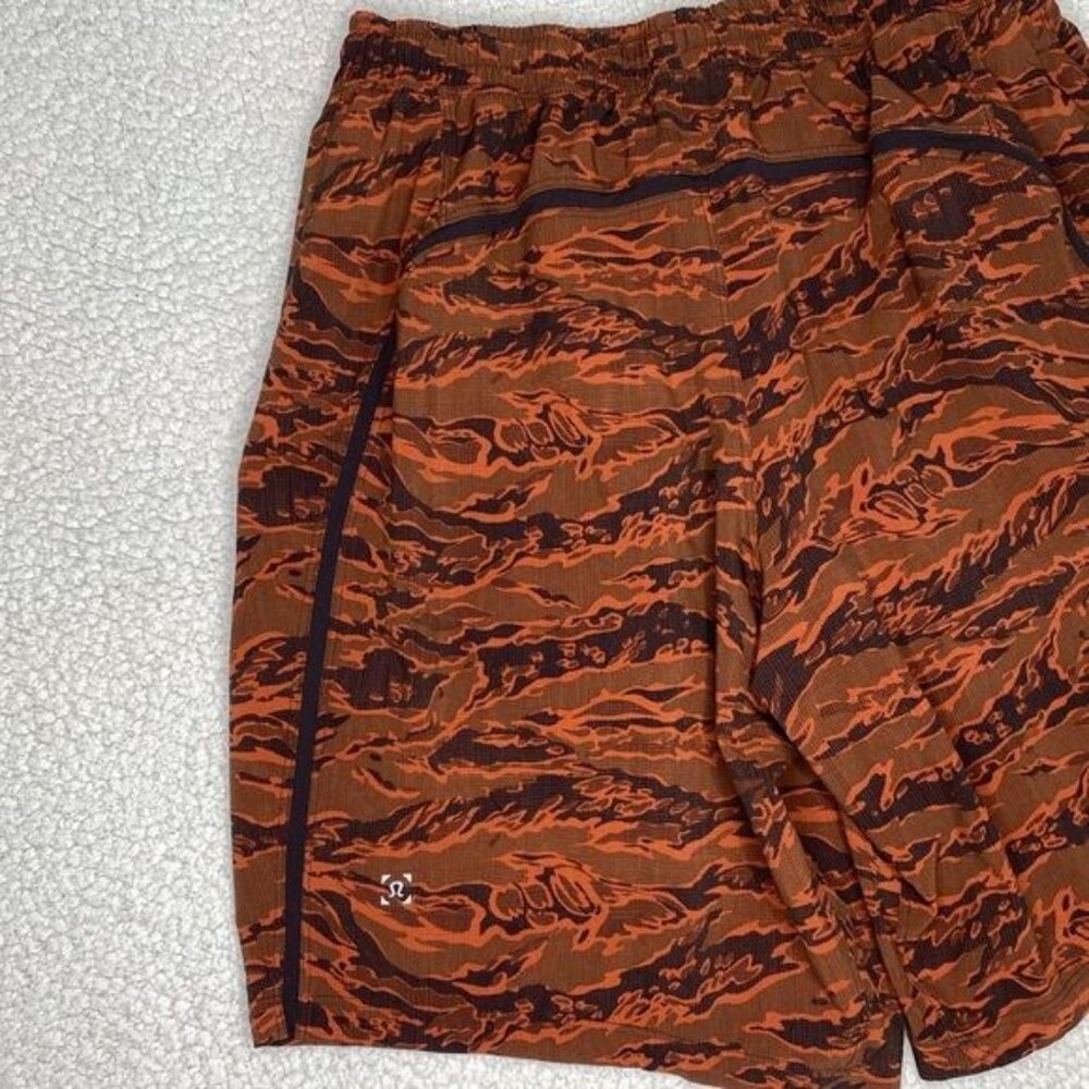 Lululemon Pace Break Shorts: Size Medium - Picture 6 of 7